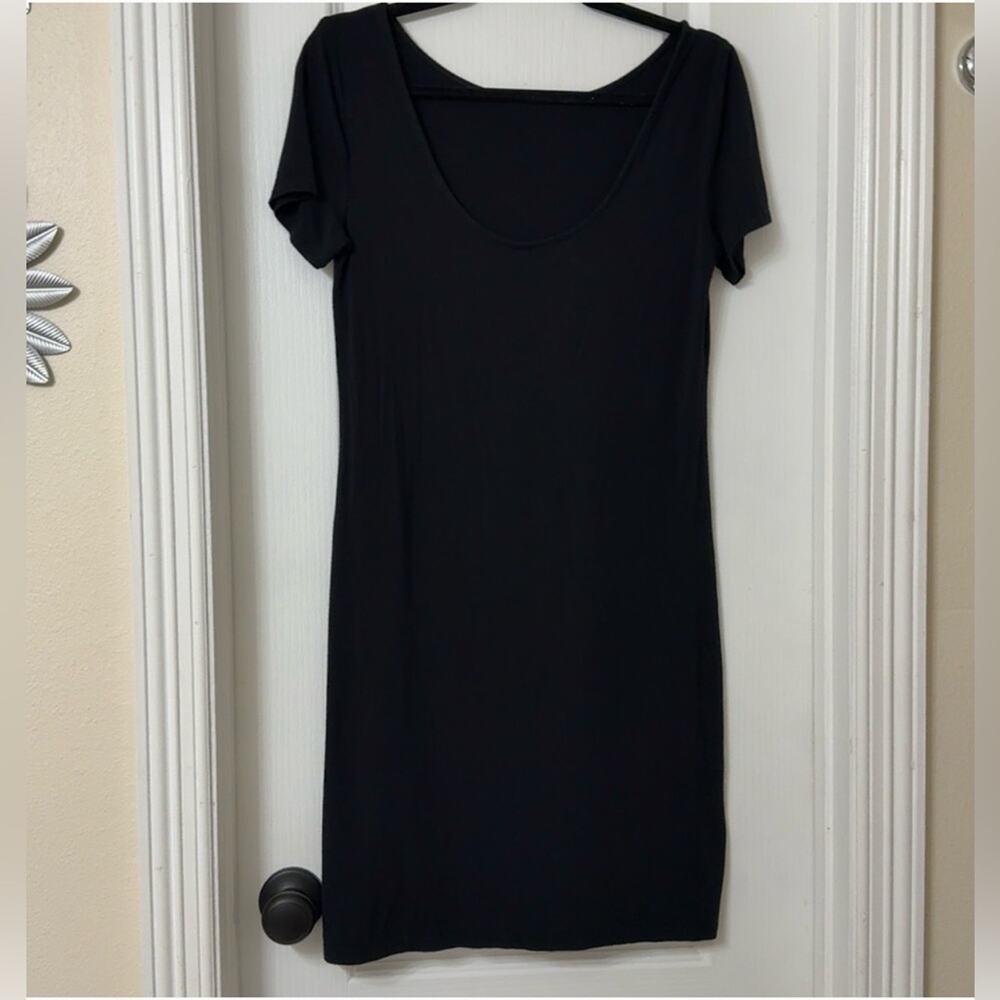 Black short-sleeve bodycon dress with a scoop neckline Size S